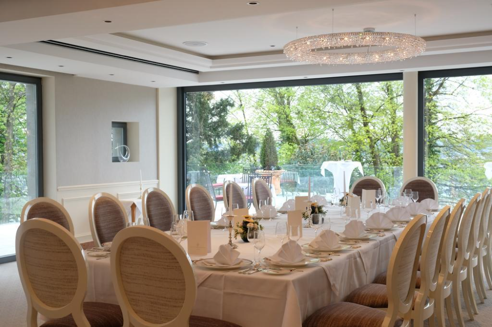 looop-restaurant-hotel-schloss-mönchstein-salzburg Looop above dining table