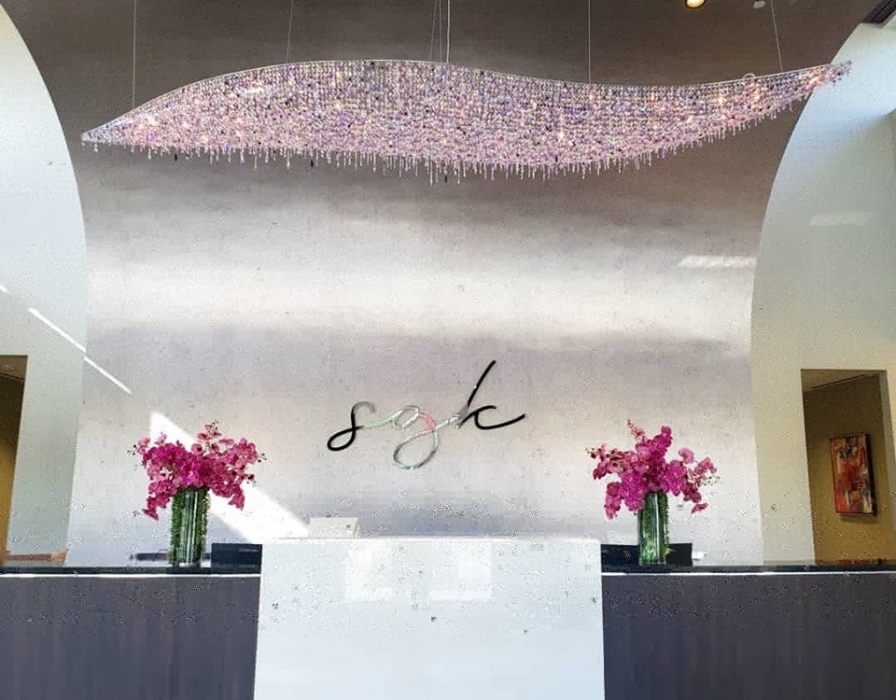 sgk-plastic-surgery-manooi-pink-vague-crystal-chandelier Pink Vague crystal chandelier in the SGK Plastic Surgery's hall.