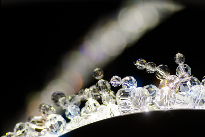 halo-luxury-lighting-light-and-building-2016-manooi Zoom in the photo about crystals from Manooi.